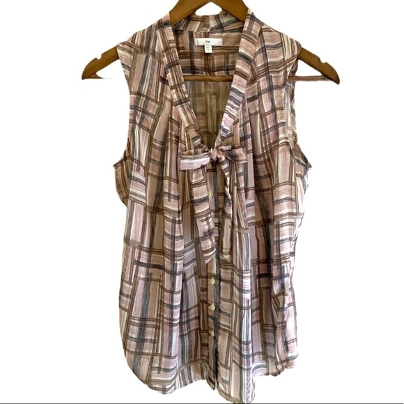 GAP Silk like sleeveless blouse. Pink grey tan print. - Picture 7 of 7